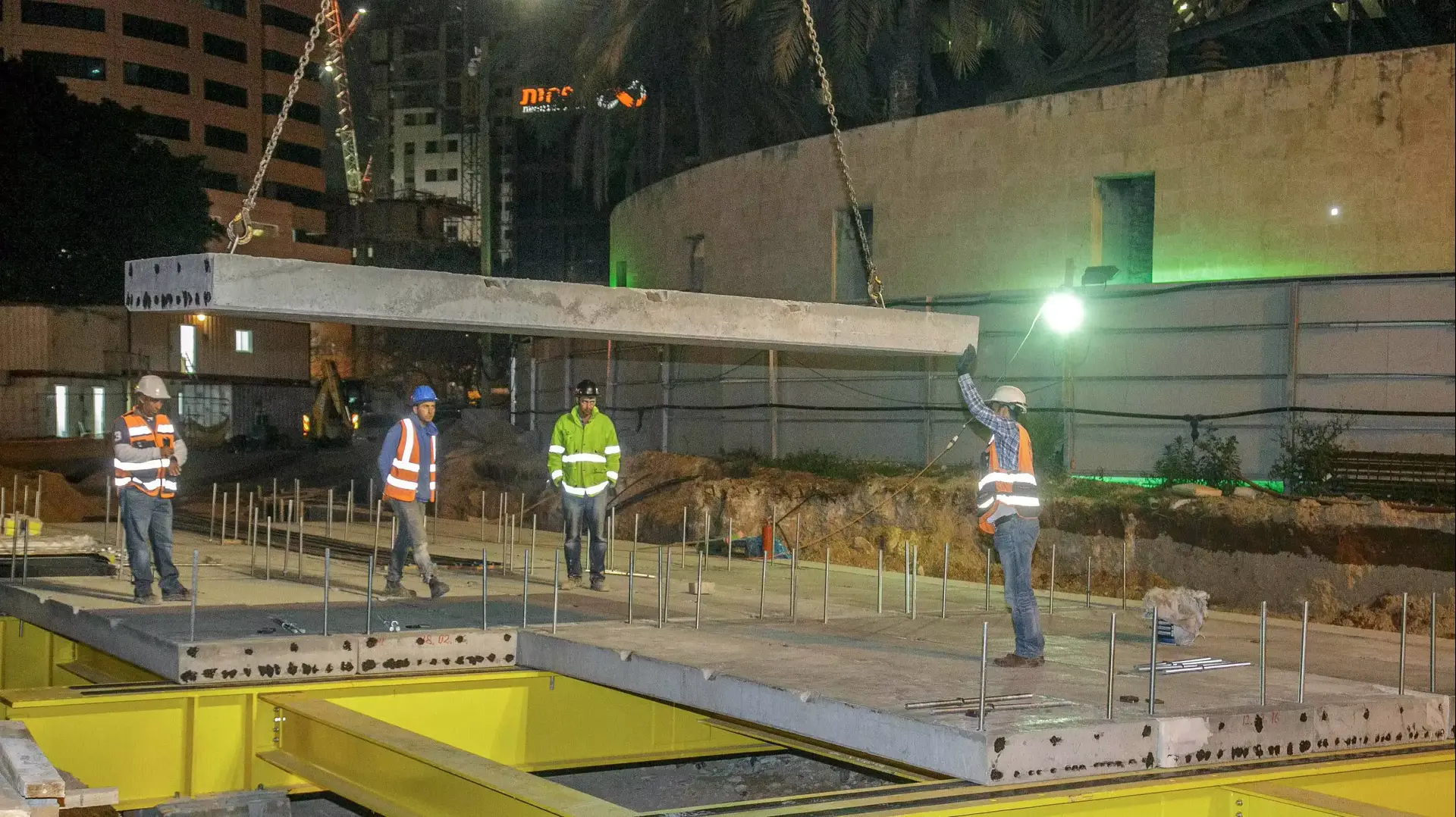 עבודות הרכבת הקלה בתחנת יהודית, תל אביב. אפריל 2016