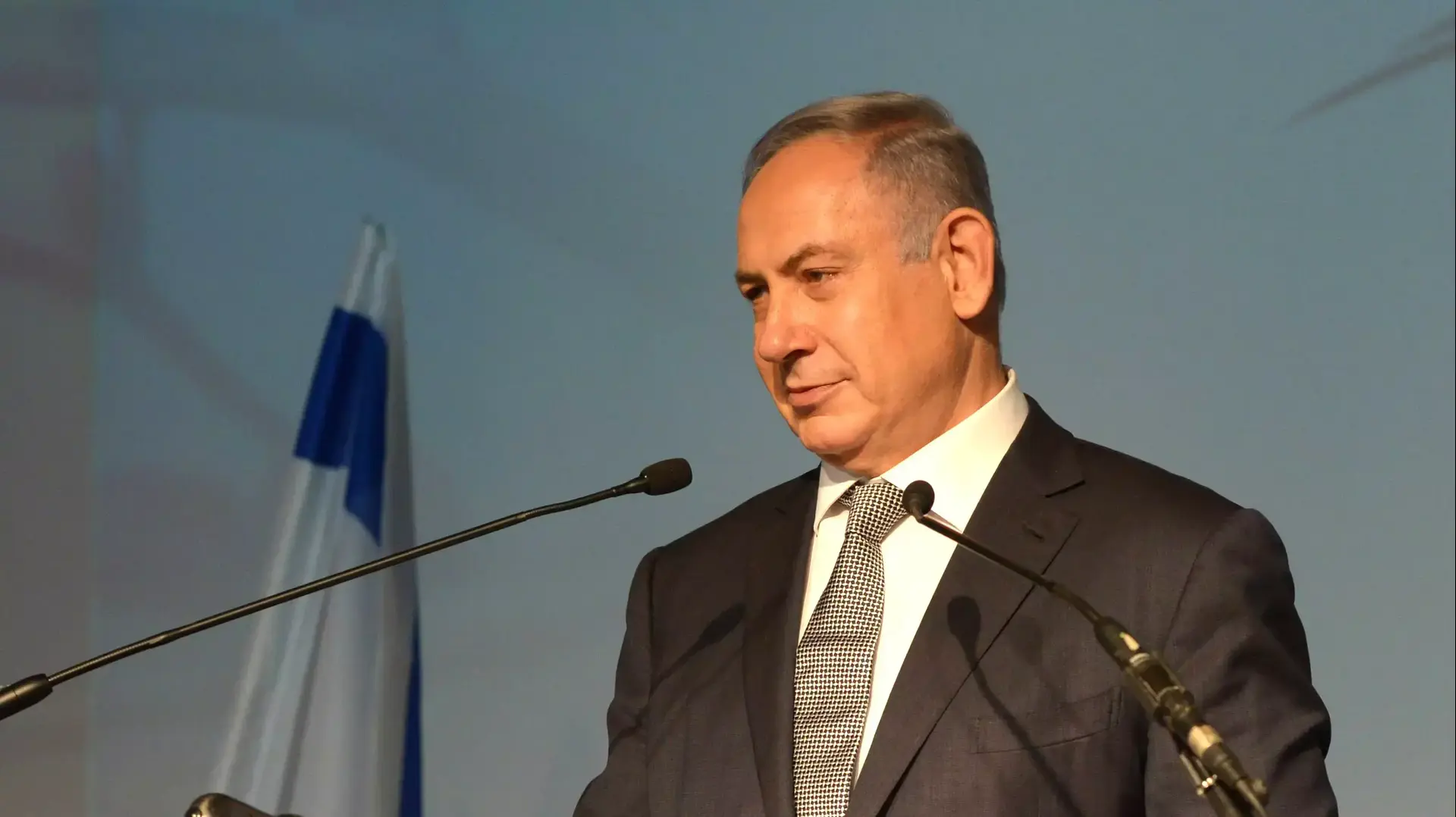 ראש הממשלה בנימין נתניהו בהרמת כוסית עם מרכז השלטון המקומי, תל אביב. אפריל 2016 ראש הממשלה בנימין נתניהו בהרמת כוסית עם מרכז השלטון המקומי, תל אביב. אפריל 2016