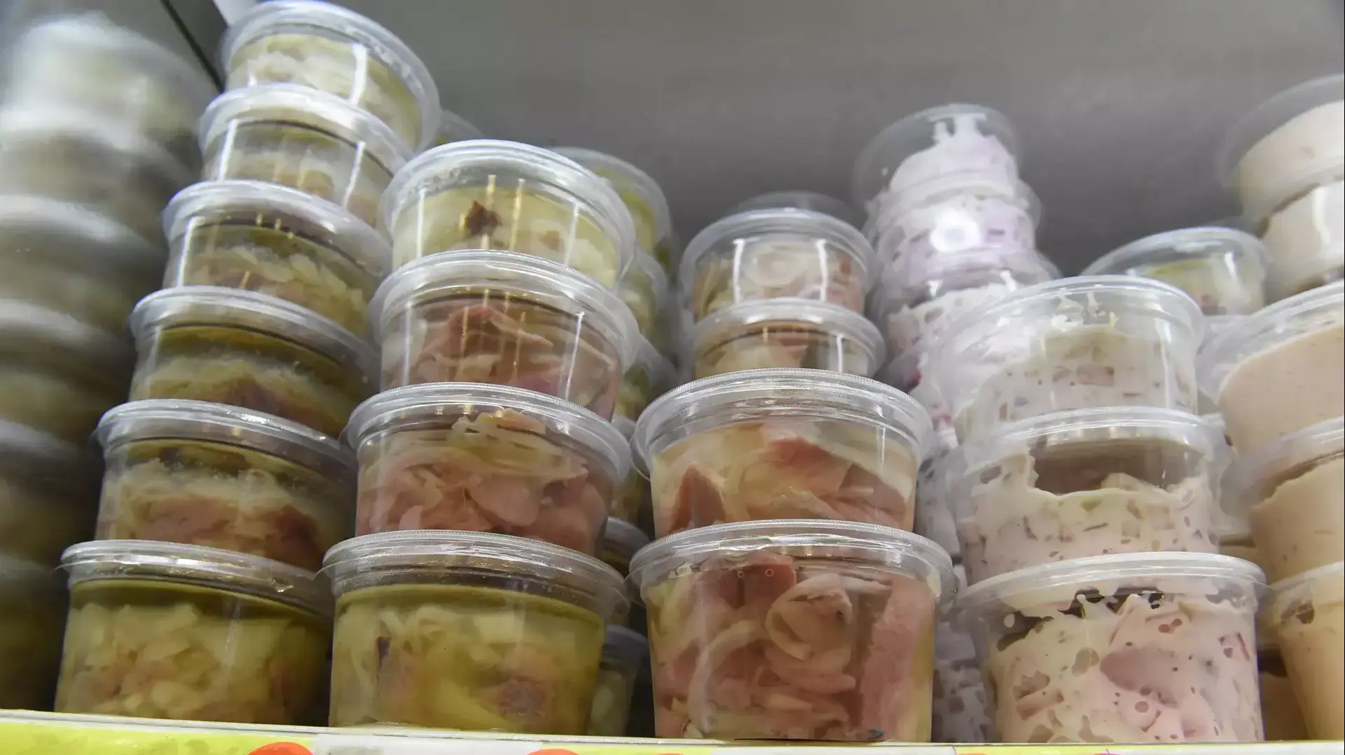 ג'אנק פוד במגזר החרדי, מסעדת דליקטס, בני ברק. אפריל 2016 ג'אנק פוד במגזר החרדי, מסעדת דליקטס, בני ברק. אפריל 2016