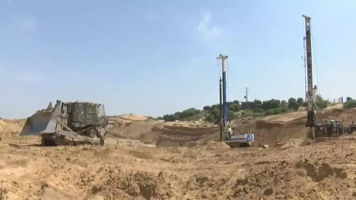 חפירות של צה"ל באזור עוטף עזה, אמצע אפריל 2016 חפירות של צה"ל באזור עוטף עזה, אמצע אפריל 2016