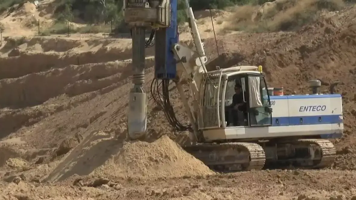 חפירות של צה"ל באזור עוטף עזה, אמצע אפריל 2016 חפירות של צה"ל באזור עוטף עזה, אמצע אפריל 2016