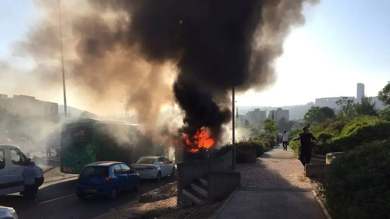 פיצוץ אוטובוס ברחוב דרך חברון בירושלים. 18 באפריל 2016 פיצוץ אוטובוס ברחוב דרך חברון בירושלים. 18 באפריל 2016