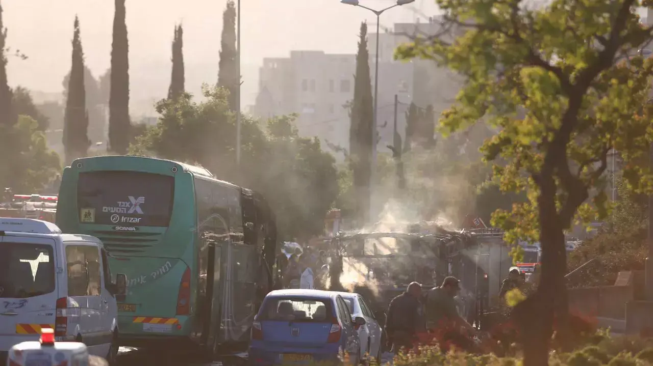 פיצוץ אוטובוס ברחוב דרך חברון בירושלים. 18 באפריל 2016 פיצוץ אוטובוס ברחוב דרך חברון בירושלים. 18 באפריל 2016