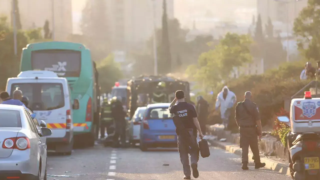 פיצוץ אוטובוס ברחוב דרך חברון בירושלים. 18 באפריל 2016 פיצוץ אוטובוס ברחוב דרך חברון בירושלים. 18 באפריל 2016