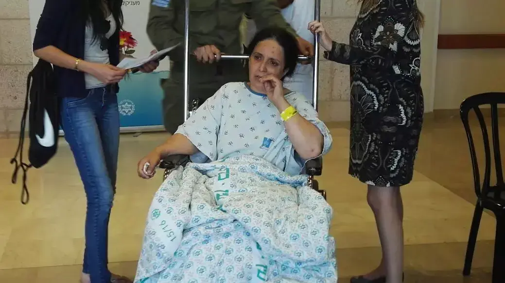 רחל דדון, נפצעה בפיגוע באוטובוס בירושלים. בית חולים הדסה, 19 באפריל 2016 רחל דדון, נפצעה בפיגוע באוטובוס בירושלים. בית חולים הדסה, 19 באפריל 2016