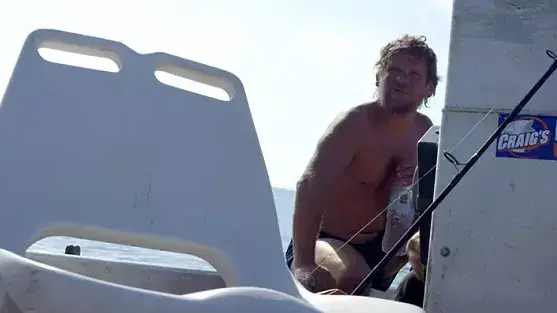 נמצא איש שספינתו טבעה וחי על אי נמצא איש שספינתו טבעה וחי על אי