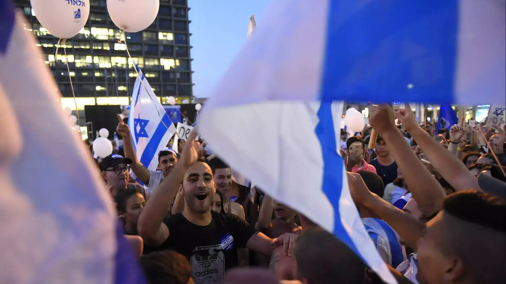 עצרת למען אלאור אזריה בכיכר רבין עצרת למען אלאור אזריה בכיכר רבין