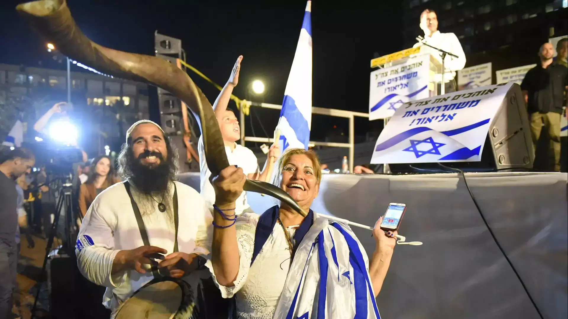 עצרת תמיכה בחייל אלאור אזריה בכיכר רבין עצרת תמיכה בחייל אלאור אזריה בכיכר רבין