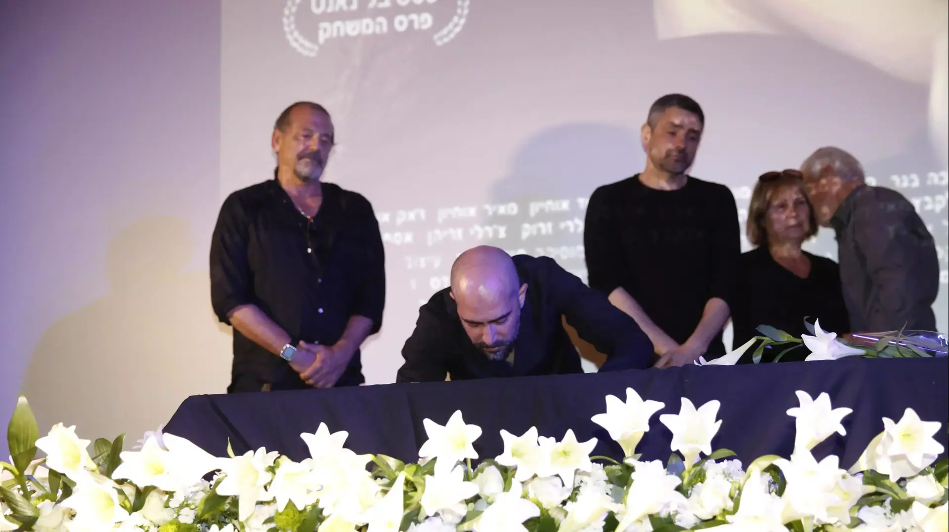 שלומי אלקבץ בטקס האשכבה של רונית אלקבץ שלומי אלקבץ בטקס האשכבה של רונית אלקבץ