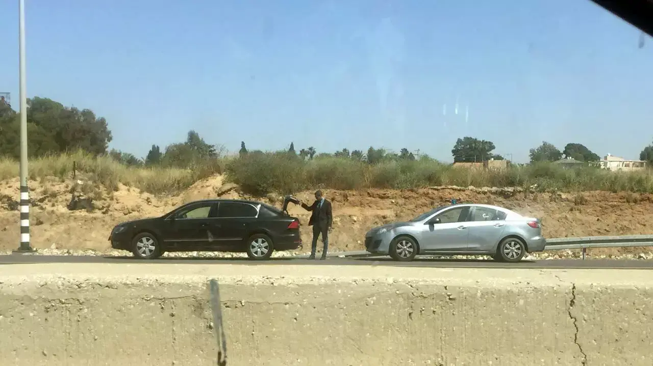 יו"ר האופוזיציה יצחק הרצוג מעורב בתאונת דרכים בכביש החוף. אפריל 2016