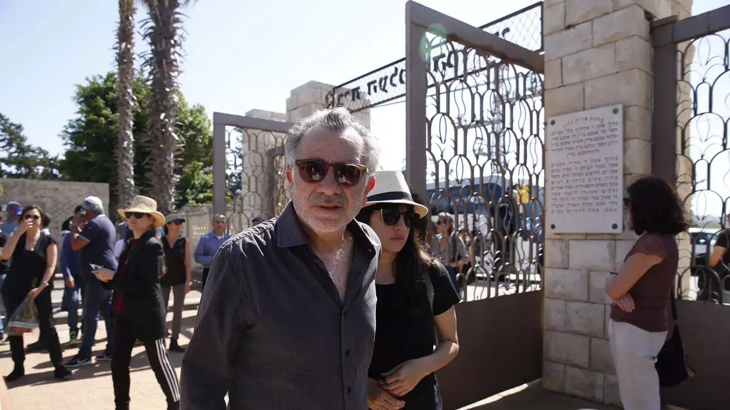 משה ודאנה איבגי בהלווית רונית אלקבץ משה ודאנה איבגי בהלווית רונית אלקבץ