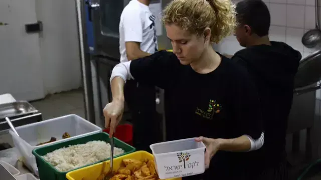 עודפי מזון מבושל לפסח, ארגון לקט ישראל. אפריל 2016 עודפי מזון מבושל לפסח, ארגון לקט ישראל. אפריל 2016