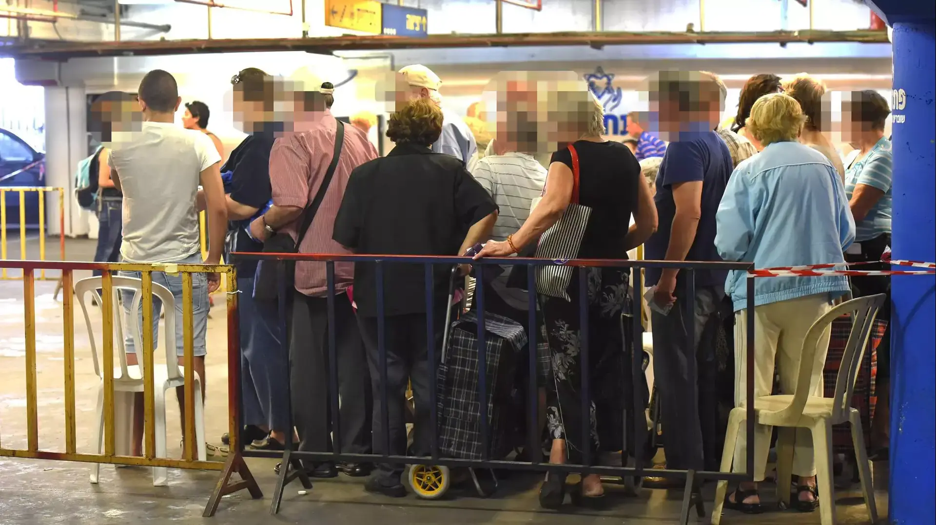 חלוקת מזון לקראת חג הפסח, ארגון פתחון לב. 20 באפריל 2016 חלוקת מזון לקראת חג הפסח, ארגון פתחון לב. 20 באפריל 2016