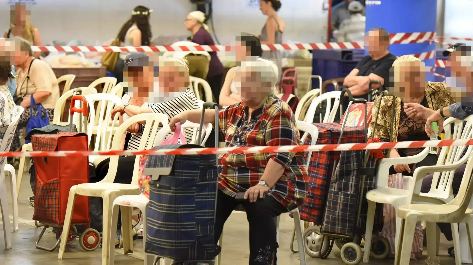 חלוקת מזון לקראת חג הפסח, ארגון פתחון לב. 20 באפריל 2016 חלוקת מזון לקראת חג הפסח, ארגון פתחון לב. 20 באפריל 2016