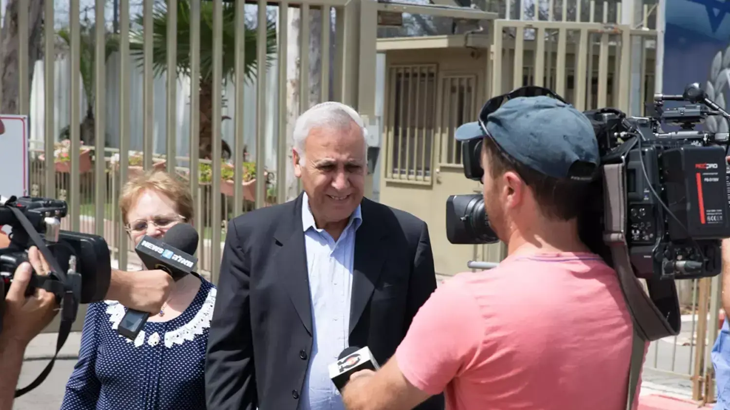 משה קצב יוצא מכלא מעשיהו לחופשת חג, 22 באפריל 2016 משה קצב יוצא מכלא מעשיהו לחופשת חג, 22 באפריל 2016