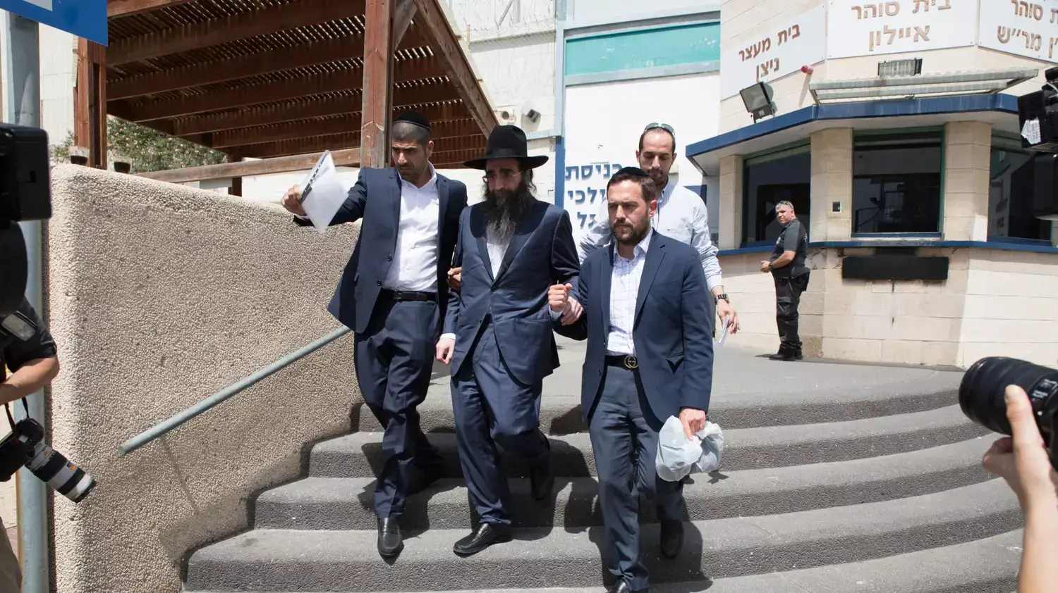 הרב המורשע יאשיהו פינטו משתחרר לחופשה מכלא ניצן, אפריל 2016