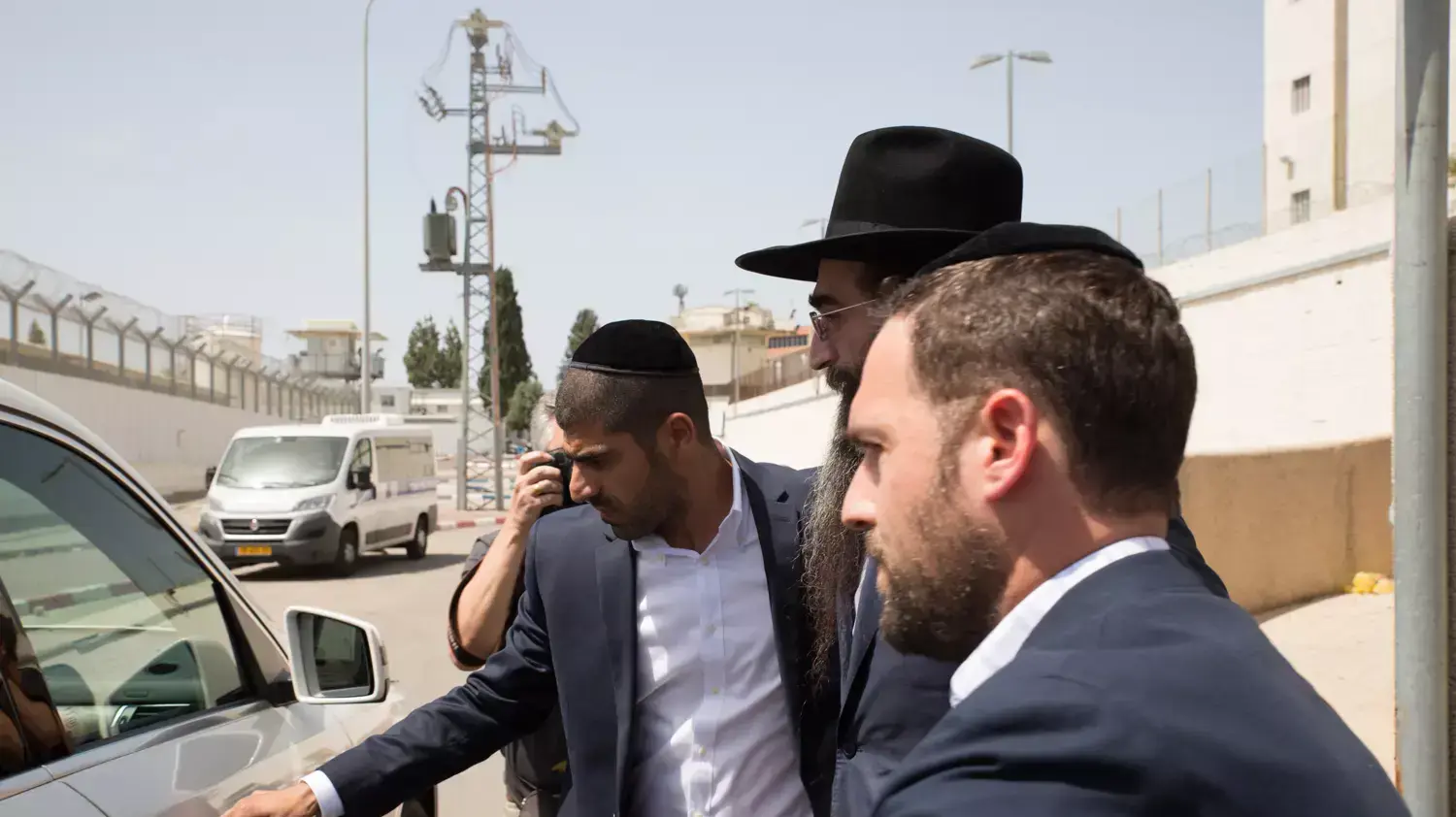 הרב המורשע יאשיהו פינטו משתחרר לחופשה מכלא ניצן, אפריל 2016