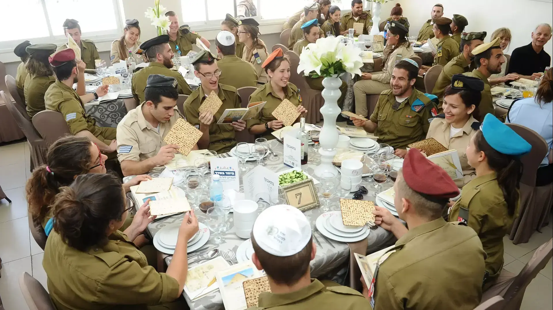 חיילים בודדים, בכפר הנופש של האגודה למען החייל וקרן לב"י,  22 באפריל 2016