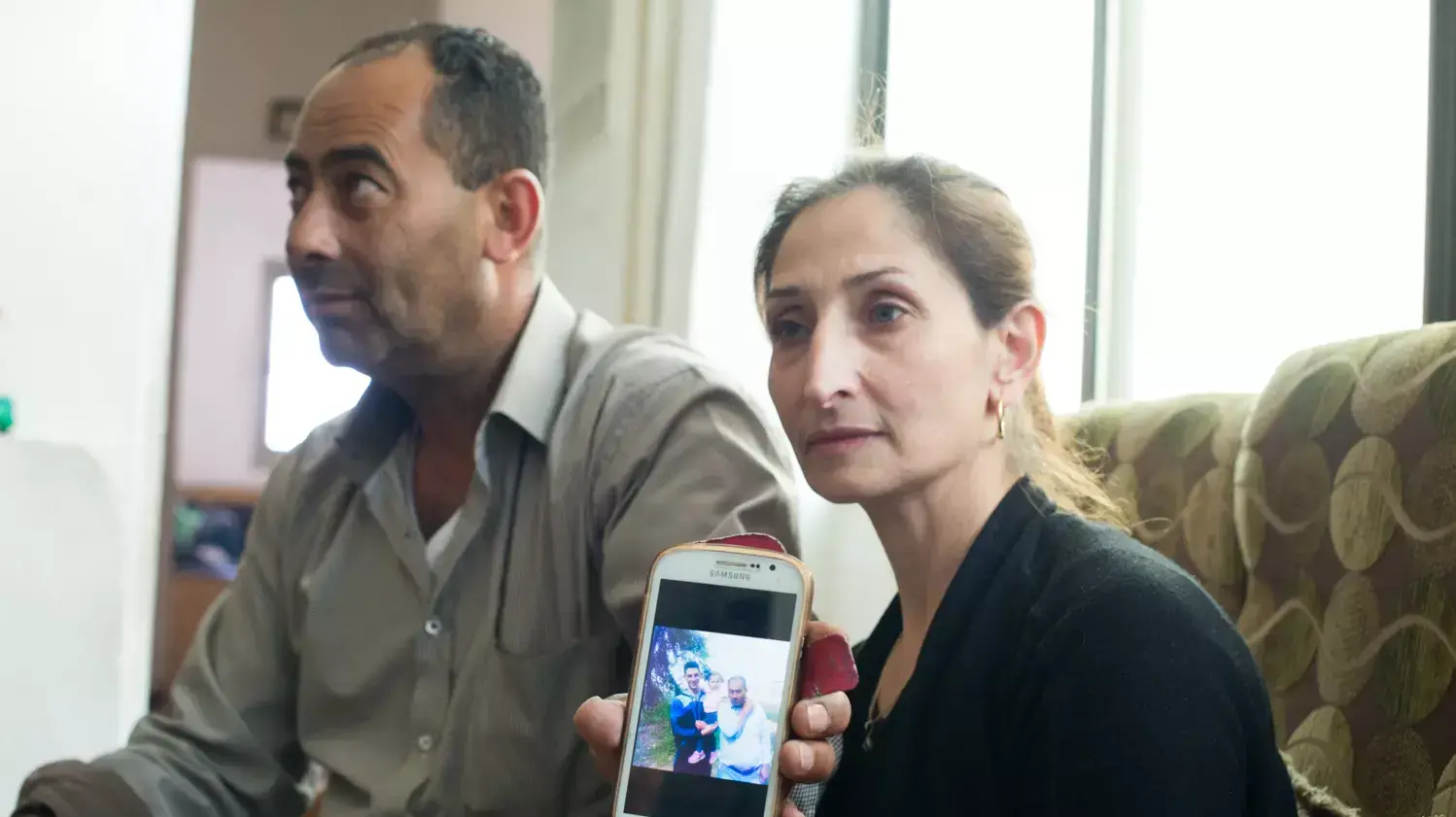 משפחתו של עבד אל-חמיד אבו סרור, המחבל בפיגוע בירושלים, בית לחם. 24 אפריל 2016