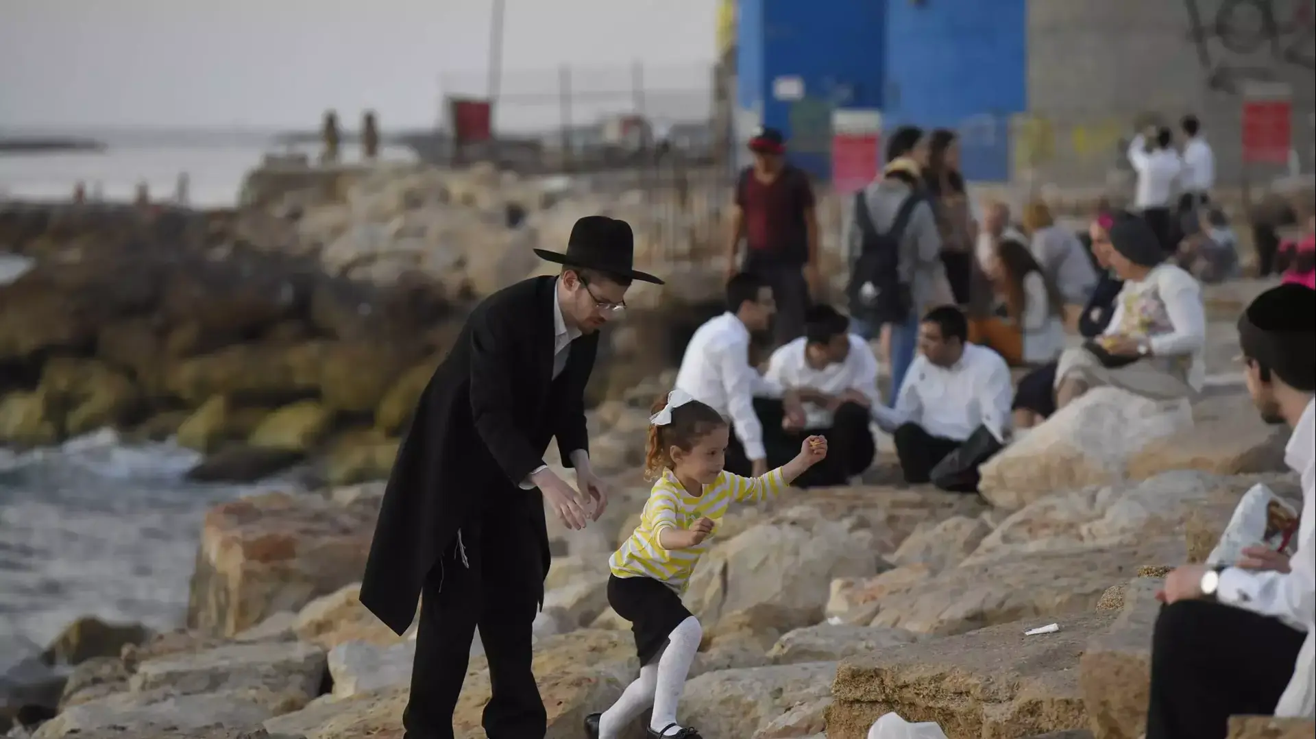 חול המועד פסח בחוף צ'ארלס קלור, יפו. אפריל 2016