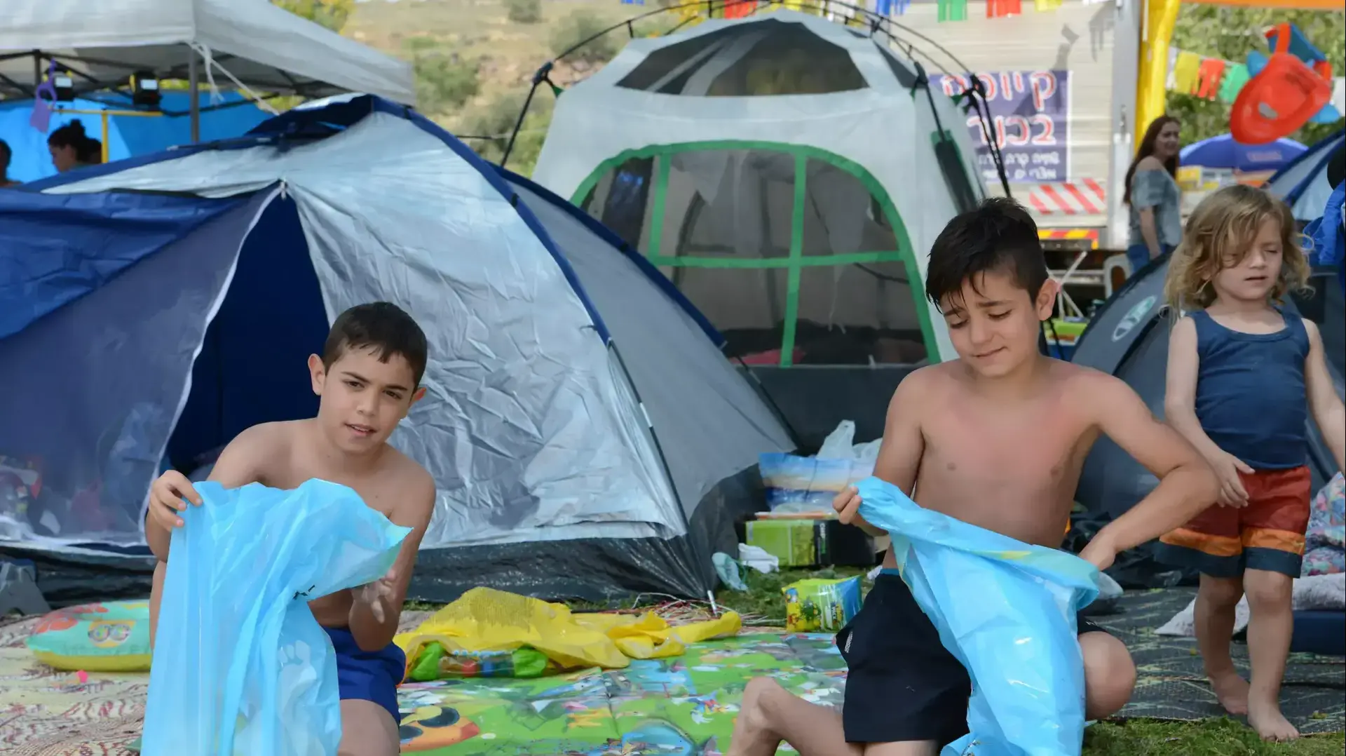 ניקיון חוף מפרץ אמנון, הכינרת. 26 באפריל 2016 ניקיון חוף מפרץ אמנון, הכינרת. 26 באפריל 2016