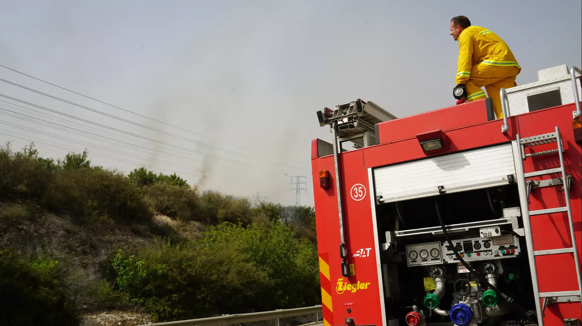 שריפה בין שלומי לקיבוץ מצובה. הגליל המערבי, 26 באפריל 2016 שריפה בין שלומי לקיבוץ מצובה. הגליל המערבי, 26 באפריל 2016