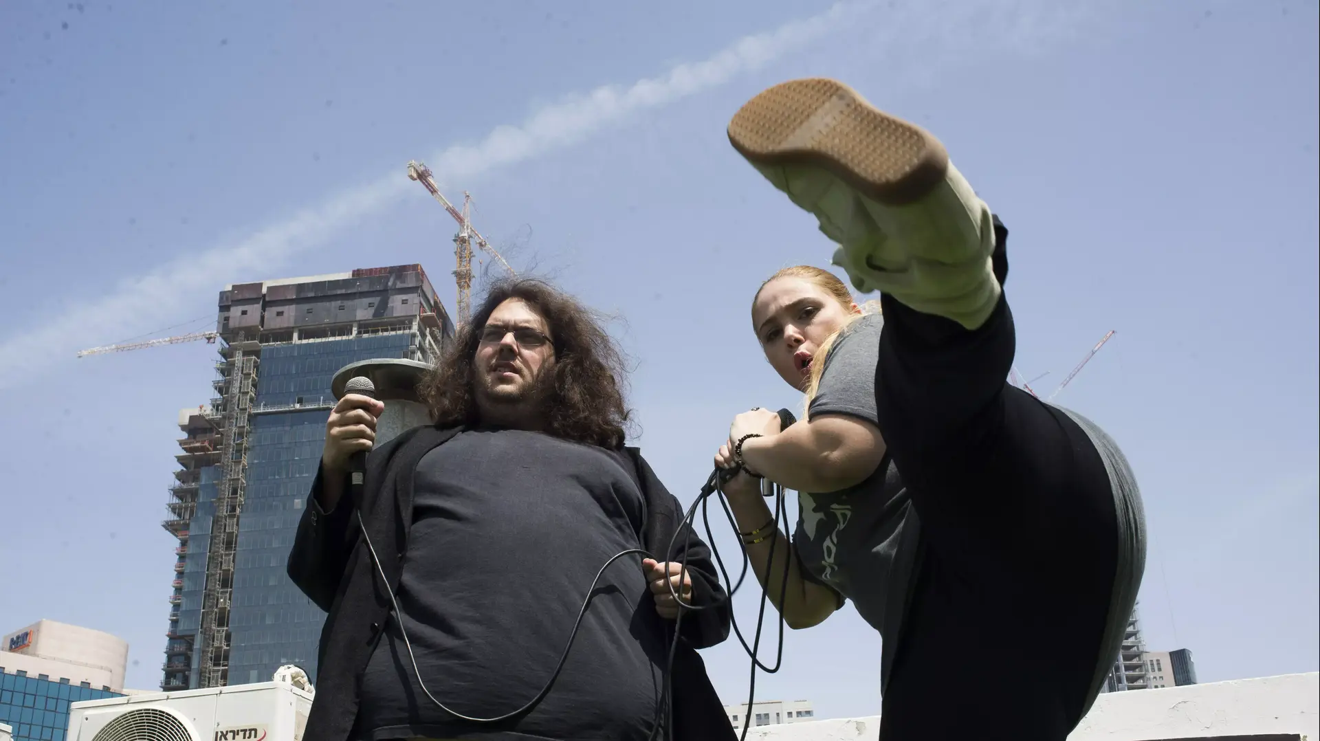 לוקץ' קליפ ספייס גירלז לוקץ' קליפ ספייס גירלז