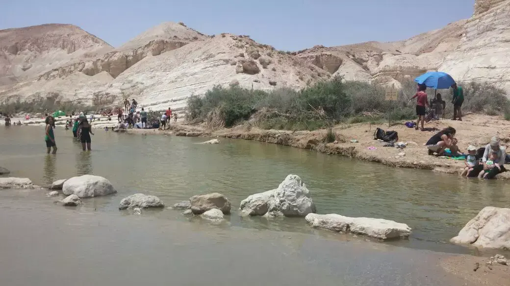 מטיילים בעין עבדת, 27 באפריל 2016 מטיילים בעין עבדת, 27 באפריל 2016