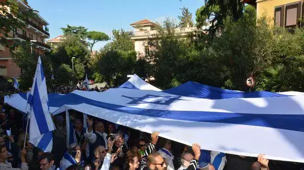 הפגנה למען ישראל מול שגרירות ישראל ברומא, איטליה, אוקטובר 2015 הפגנה למען ישראל מול שגרירות ישראל ברומא, איטליה, אוקטובר 2015