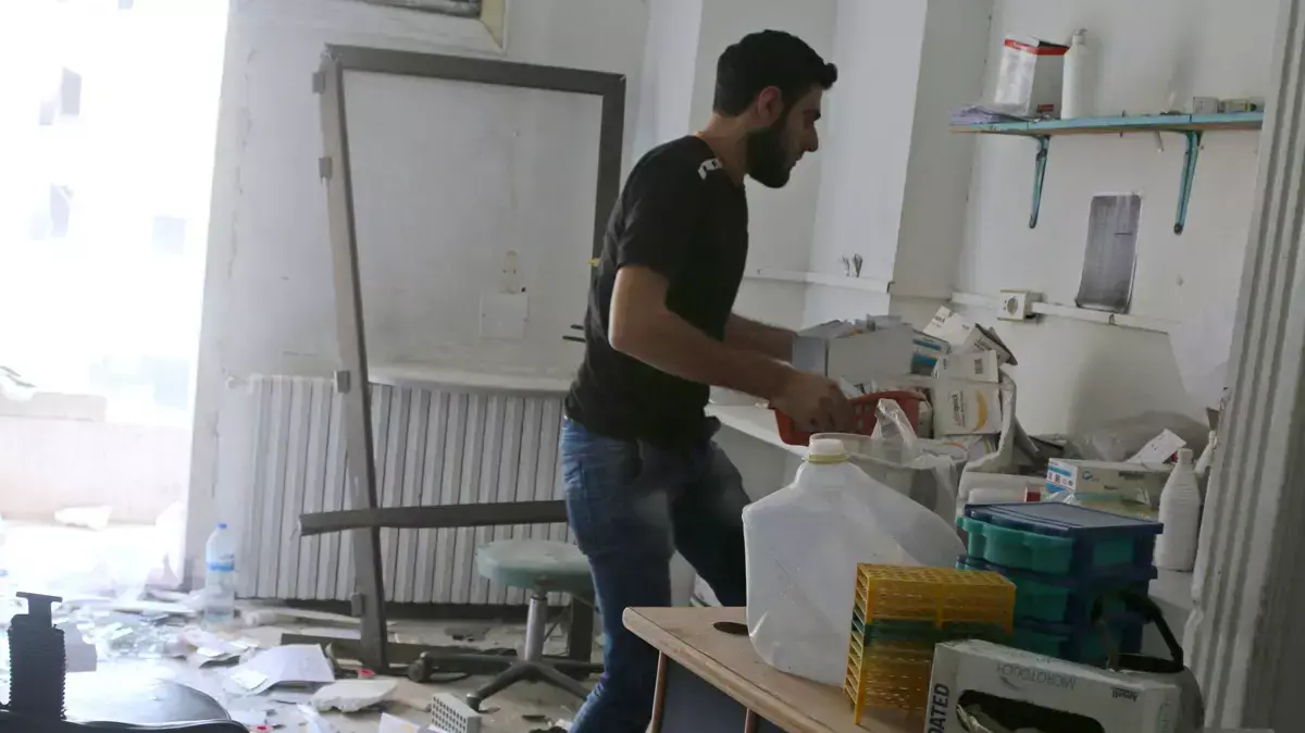 נושא: הריסות בבית החולים "אל-קודס" בחאלב שבסוריה אחרי תקיפות אוויריות, 28 באפריל 2016 נושא: הריסות בבית החולים "אל-קודס" בחאלב שבסוריה אחרי תקיפות אוויריות, 28 באפריל 2016