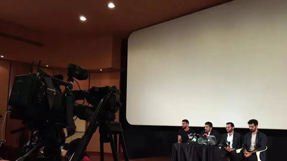 חברי להקת "משרוע לילה" במסיבת עיתונאים בביירות, אפריל 2016 חברי להקת "משרוע לילה" במסיבת עיתונאים בביירות, אפריל 2016