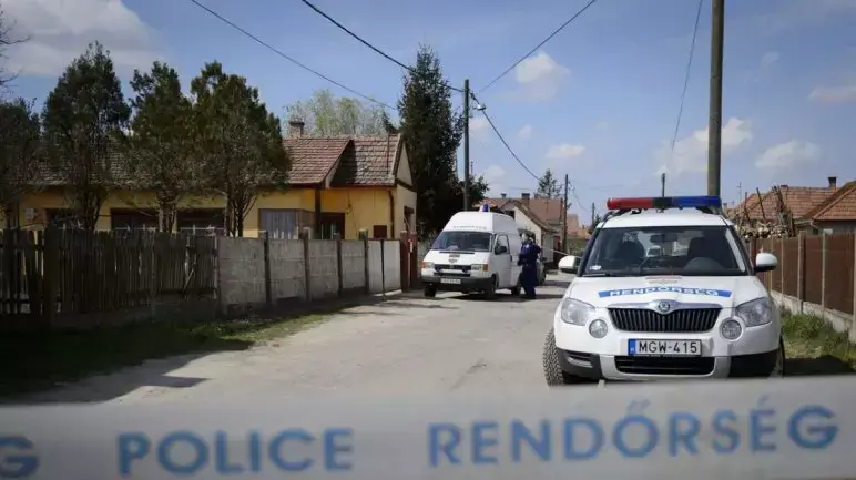 כוחות משטרה בעיירה טיסזקססק, הונגריה כוחות משטרה בעיירה טיסזקססק, הונגריה