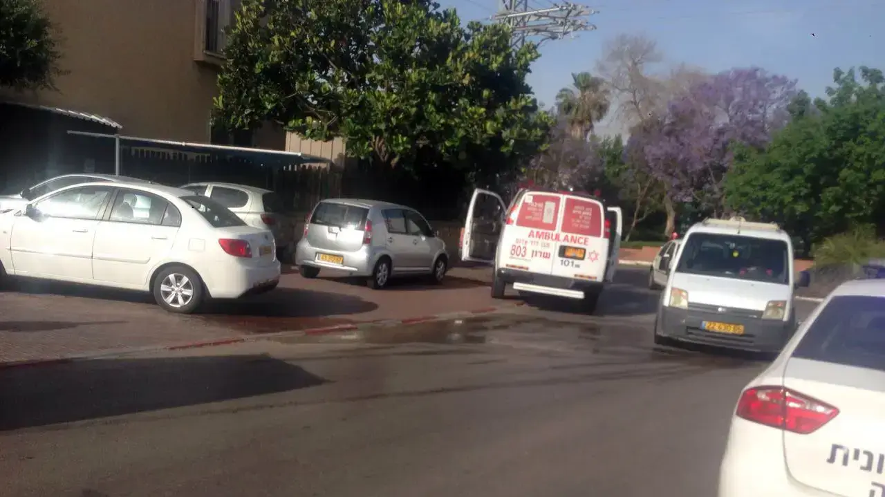 בן 27 נדקר למוות ברחוב אח"י אילת בכפר יונה. 2 במאי 2016 בן 27 נדקר למוות ברחוב אח"י אילת בכפר יונה. 2 במאי 2016