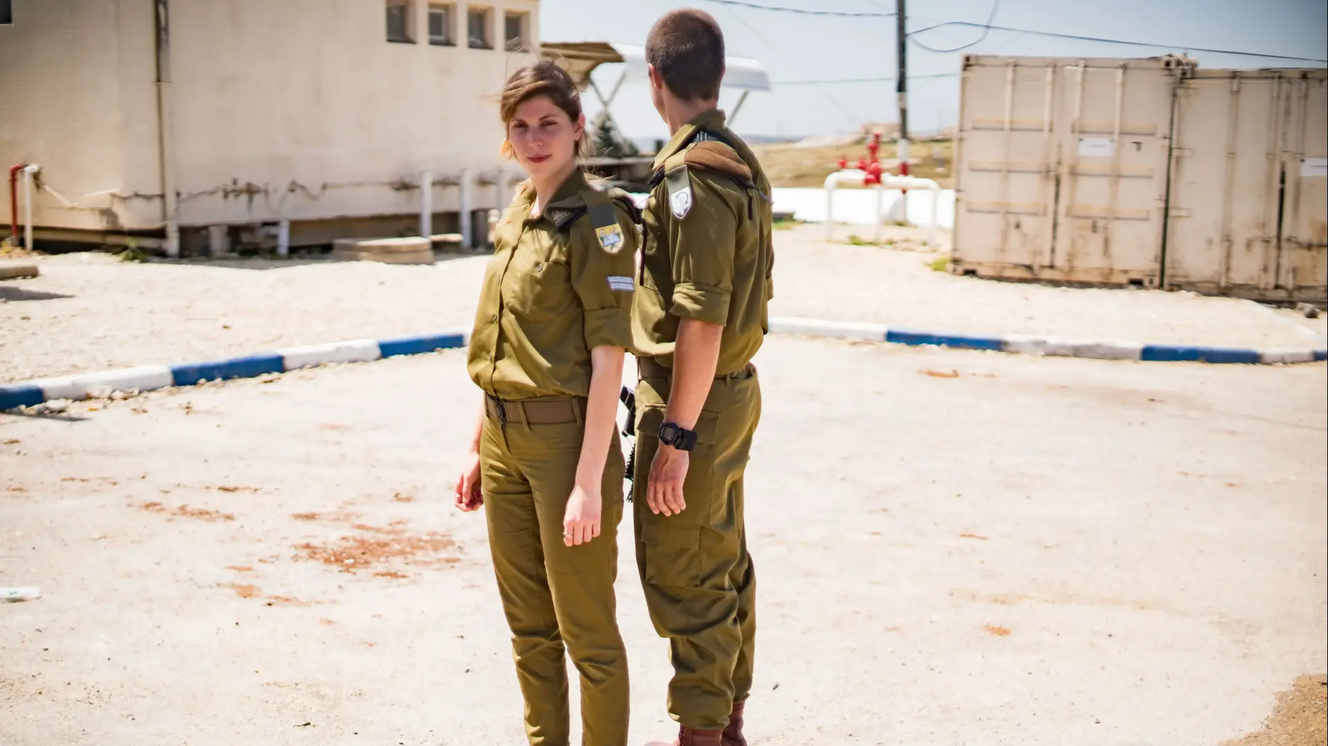 מיה וד', נכדים לסב ששירת בצבא הנאצי וסב ניצול שואה. מאי 2016 מיה וד', נכדים לסב ששירת בצבא הנאצי וסב ניצול שואה. מאי 2016