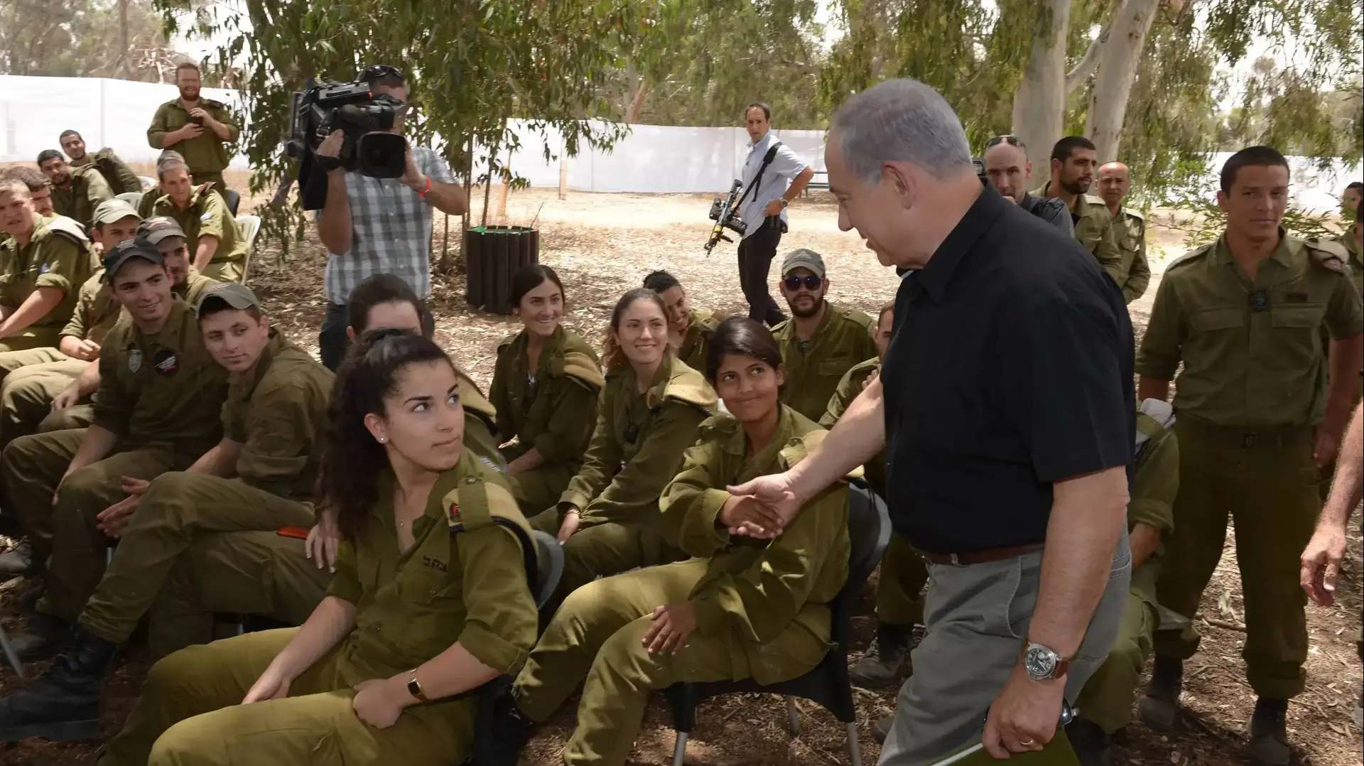 ראש הממשלה בנימין נתניהו מסייר בגבול רצועת עזה יחד עם שר הביטחון משה בוגי יעלון והרמטכ"ל רא"ל גדי איזקוט ומפקד פיקוד דרום אלוף אייל זמיר ראש הממשלה בנימין נתניהו מסייר בגבול רצועת עזה יחד עם שר הביטחון משה בוגי יעלון והרמטכ"ל רא"ל גדי איזקוט ומפקד פיקוד דרום אלוף אייל זמיר