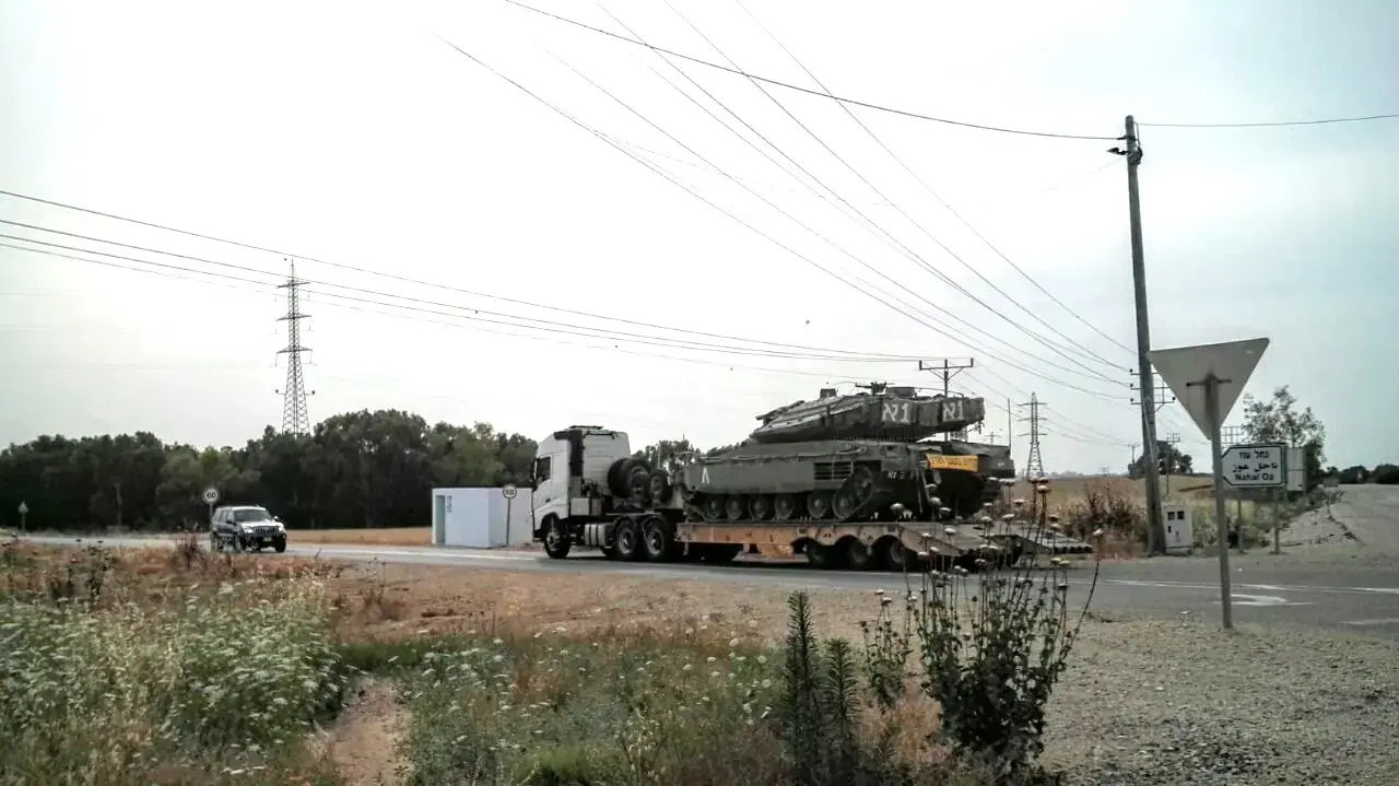 טנק בכניסה לנחל עוז. מאי 2016