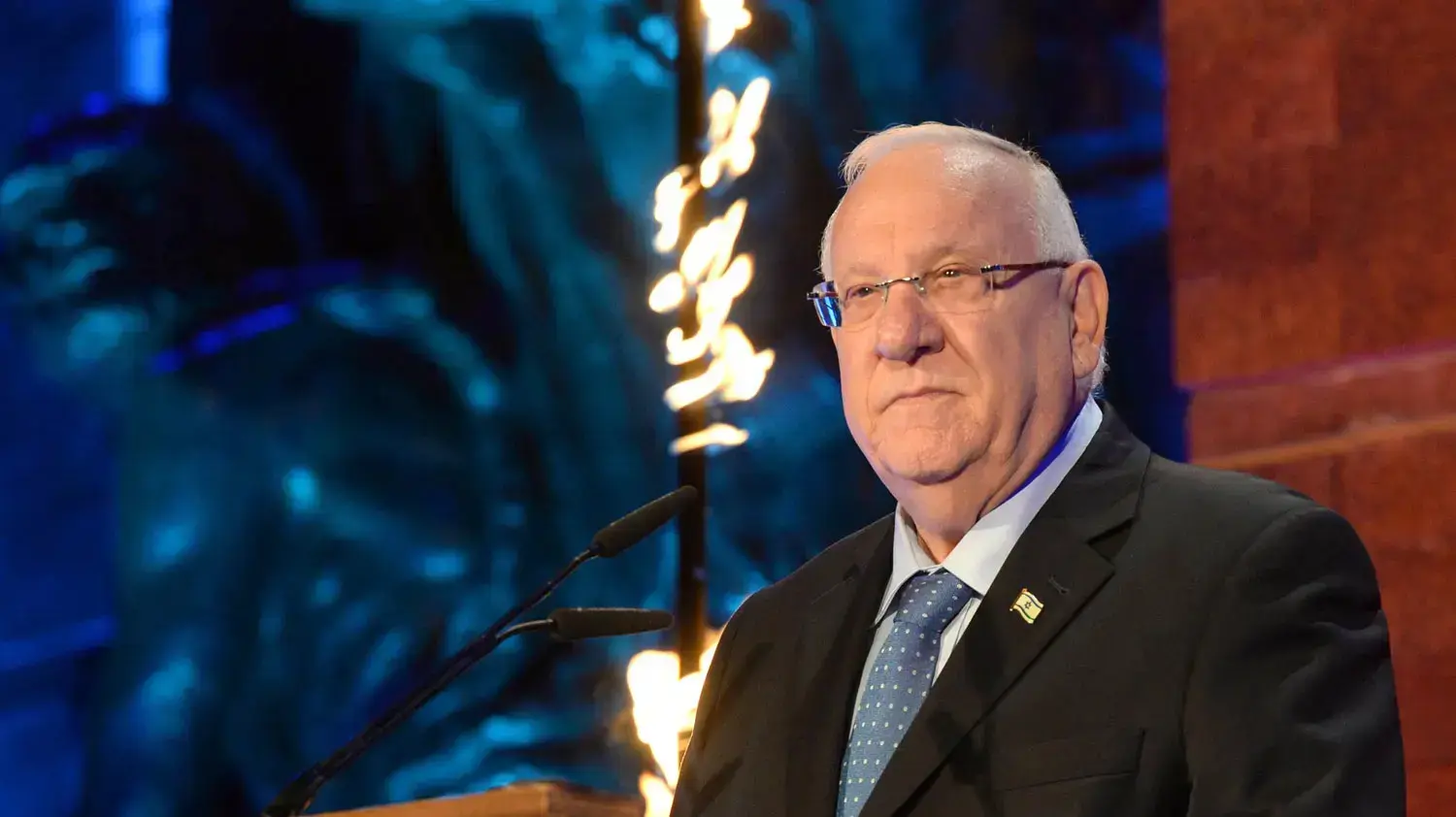 נשיא המדינה ראובן ריבלין בעצרת הפתיחה של אירועי יום הזיכרון לשואה ולגבורה, יד ושם ירושלים. מאי 2016 נשיא המדינה ראובן ריבלין בעצרת הפתיחה של אירועי יום הזיכרון לשואה ולגבורה, יד ושם ירושלים. מאי 2016