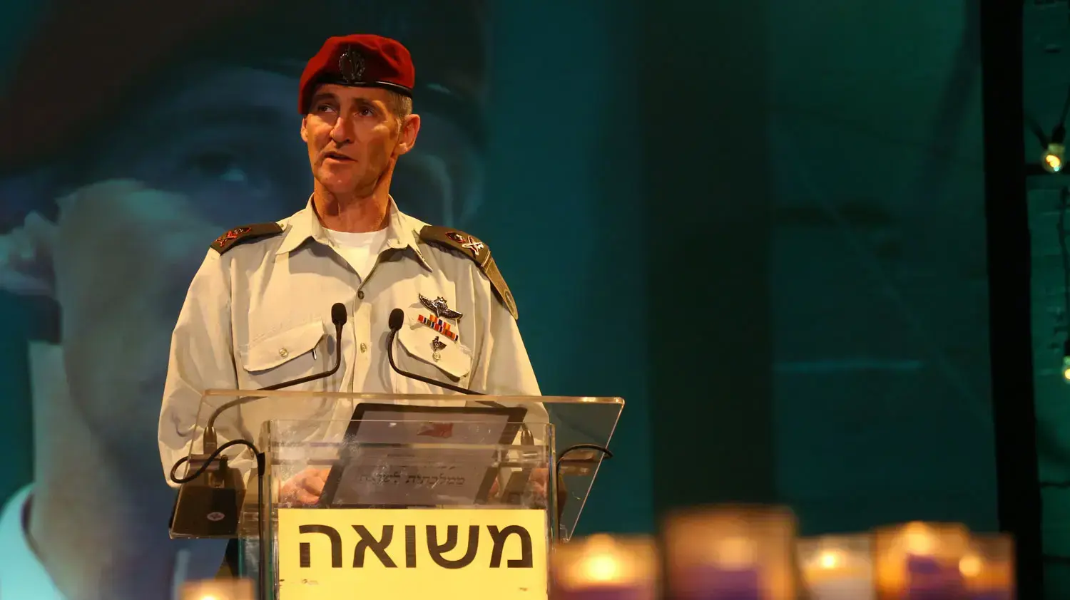 סגן הרמטכ"ל אלוף יאיר גולן בעצרת ערב יום השואה במכון משואה, קיבוץ תל יצחק. מאי 2016 סגן הרמטכ"ל אלוף יאיר גולן בעצרת ערב יום השואה במכון משואה, קיבוץ תל יצחק. מאי 2016