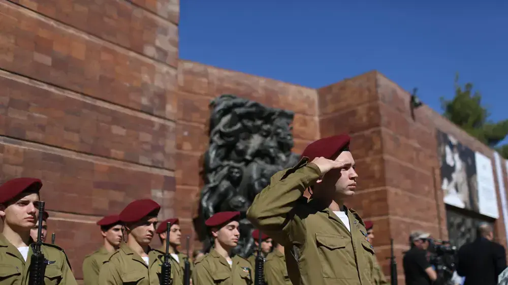 טקס הנחת זרים למרגלות האנדרטה למרד גטו ורשה, יד ושם. 5 במאי 2016 טקס הנחת זרים למרגלות האנדרטה למרד גטו ורשה, יד ושם. 5 במאי 2016