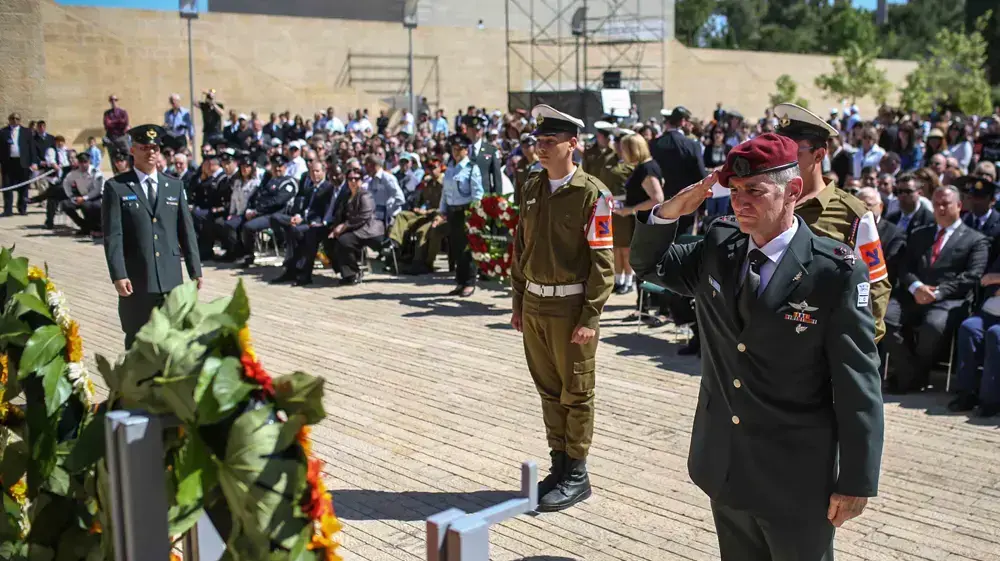 טקס הנחת זרים למרגלות האנדרטה למרד גטו ורשה, יד ושם. 5 במאי 2016 טקס הנחת זרים למרגלות האנדרטה למרד גטו ורשה, יד ושם. 5 במאי 2016