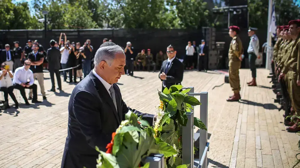 ראש הממשלה בנימין נתניהו בטקס הנחת זרים למרגלות האנדרטה למרד גטו ורשה, יד ושם. 5 במאי 2016 ראש הממשלה בנימין נתניהו בטקס הנחת זרים למרגלות האנדרטה למרד גטו ורשה, יד ושם. 5 במאי 2016