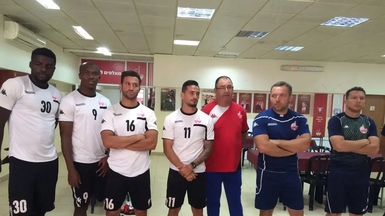 את חגיגות פורים במחנה לפליטים יהודים בעיר הגרמנית לנדסברג אם לך, גרמניה, 1946 את חגיגות פורים במחנה לפליטים יהודים בעיר הגרמנית לנדסברג אם לך, גרמניה, 1946