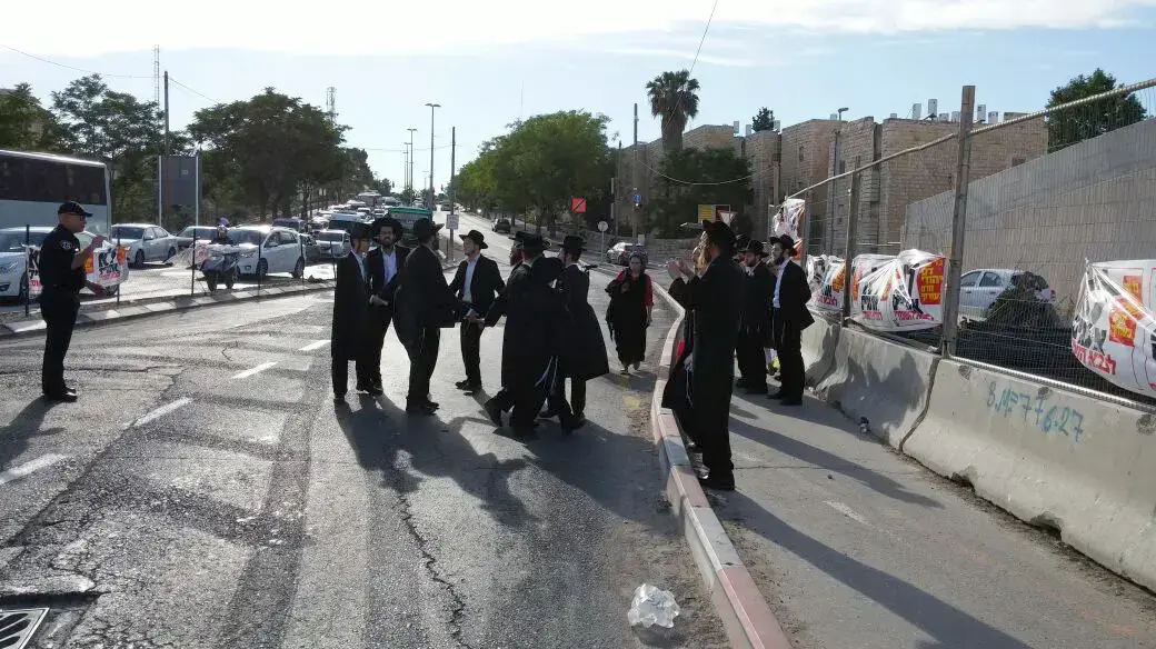 הפגנת חרדים נגד גיוס  צומת גילה בירושלים