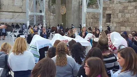 נשות הכותל קיימו טקס "ברכת הכוהנות" בכותל המערבי, 9 במאי 2016