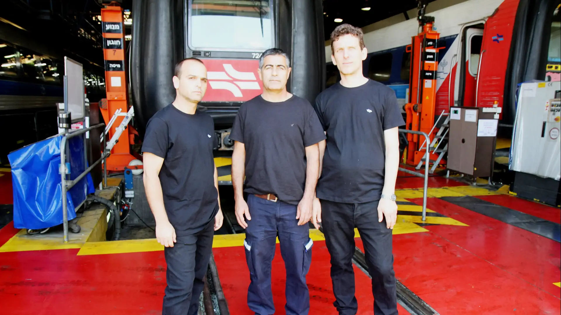 עובדי מוסך הרכבת בחיפה עובדי מוסך הרכבת בחיפה