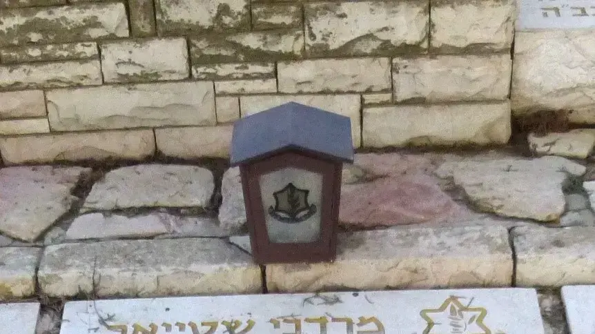 מצבת מרדכי שטאייר, נהרג בקרב בגוש עציון מצבת מרדכי שטאייר, נהרג בקרב בגוש עציון