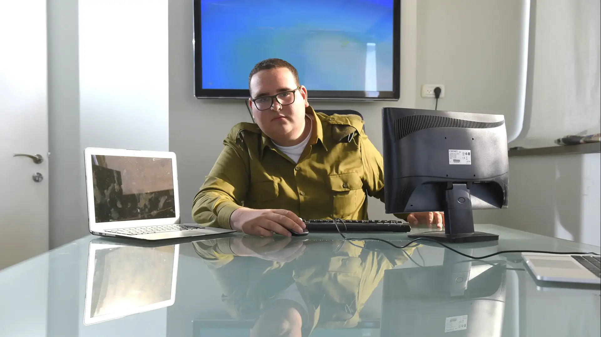 חייל שהקים סטרטאפ לפני הגיוס רותם גנץ חייל שהקים סטרטאפ לפני הגיוס רותם גנץ