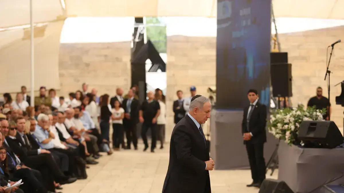בנימין נתניהו בטקס אזכרה לחללי מערכות ישראל של ארגון יד לבנים, ירושלים, 10 במאי 2016 בנימין נתניהו בטקס אזכרה לחללי מערכות ישראל של ארגון יד לבנים, ירושלים, 10 במאי 2016