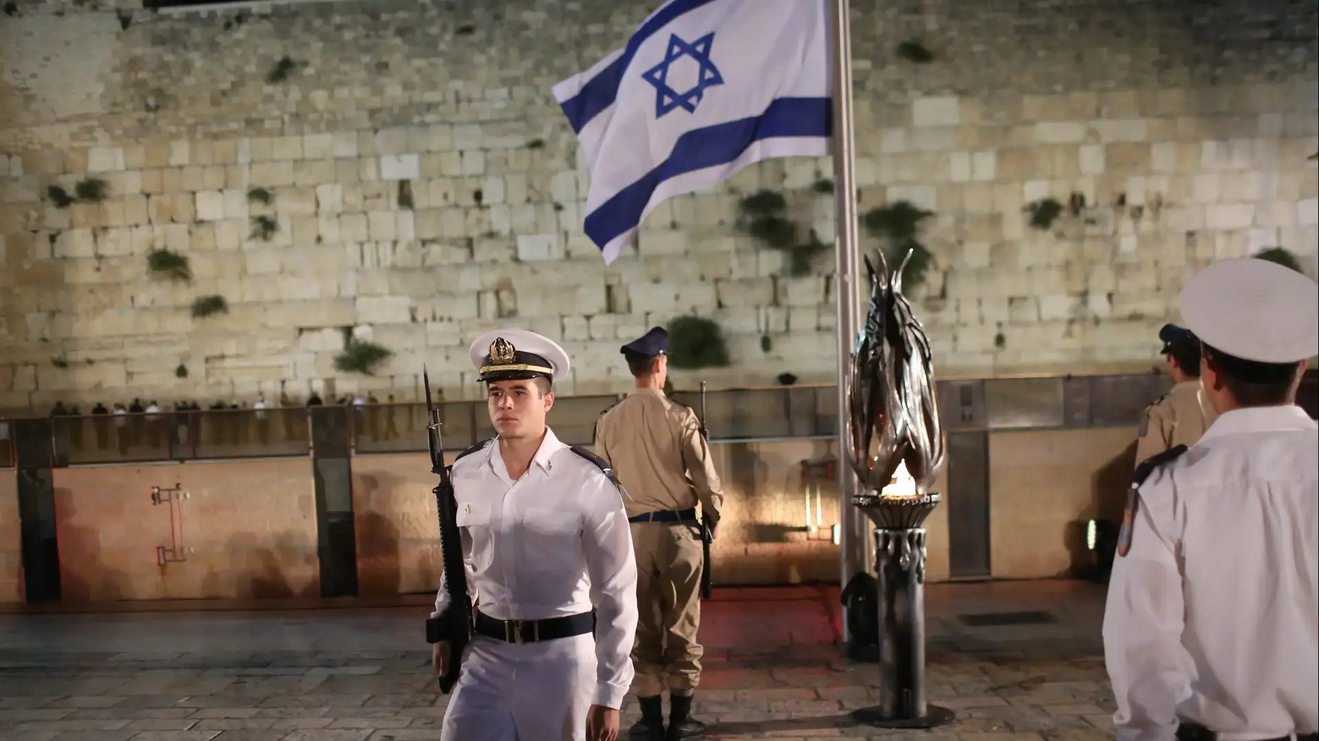 טקס הדלקת נר הזיכרון, רחבת הכותל המערבי. ירושלים 10 במאי 2016 טקס הדלקת נר הזיכרון, רחבת הכותל המערבי. ירושלים 10 במאי 2016