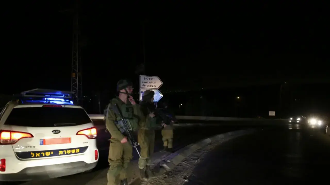 זירת פיצוץ המטען בכניסה לכפר חיזמה, 10 במאי 2015